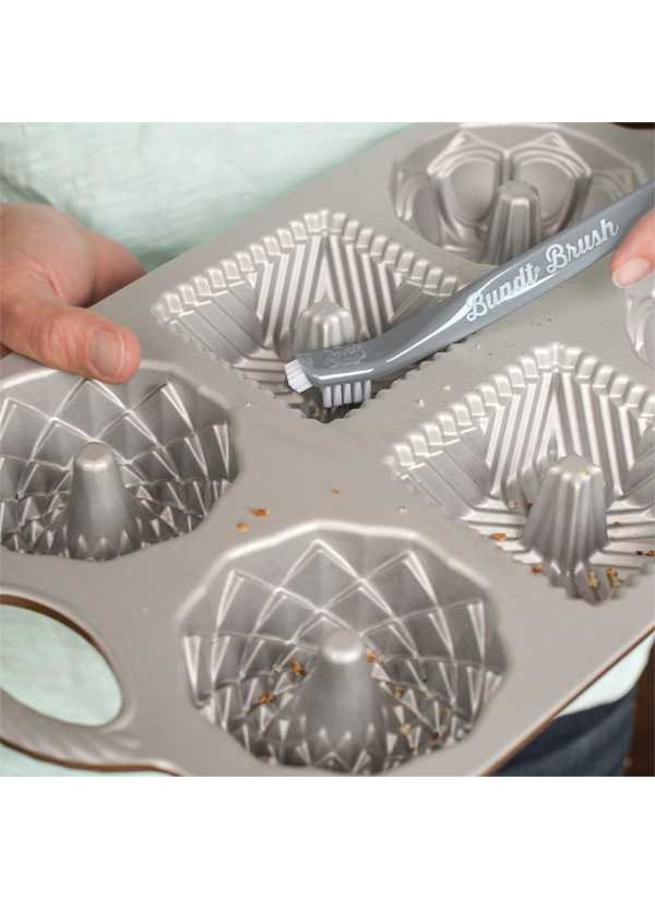 Herramienta de Limpieza Ultimate Bundt Nordic Ware